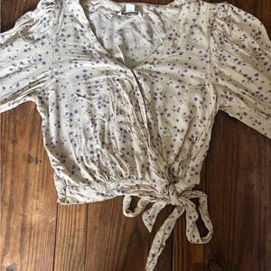 American Eagle Outfitters Cream Tie-Front Crop Top with Purple Floral